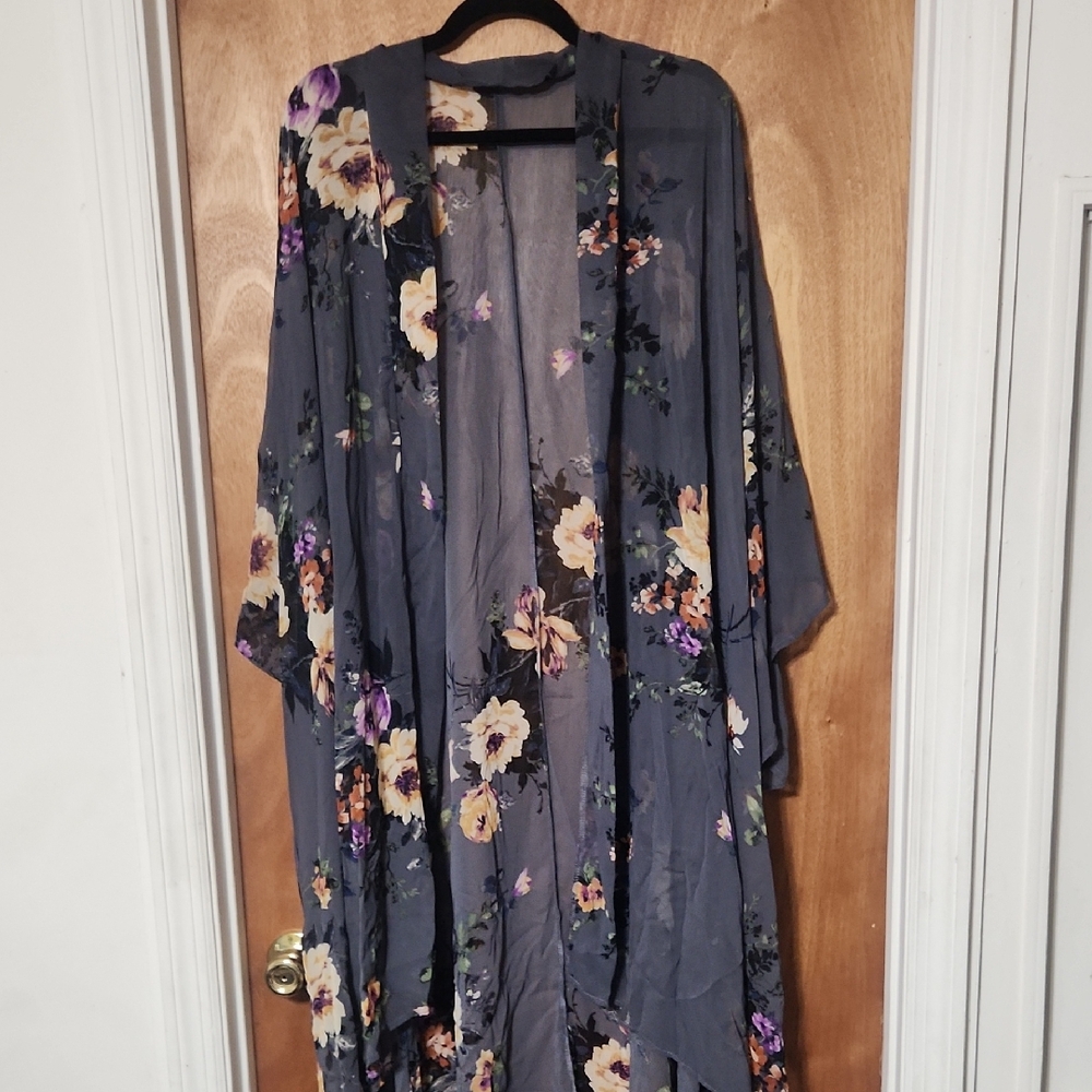 Chic Soul Floral Kimono in Gray and Purple